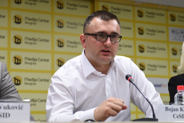 Bojkot je opozicioni adut na ivici mača