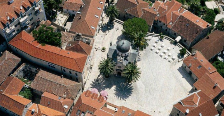 U Herceg Novom: “Trg od ćirilice”