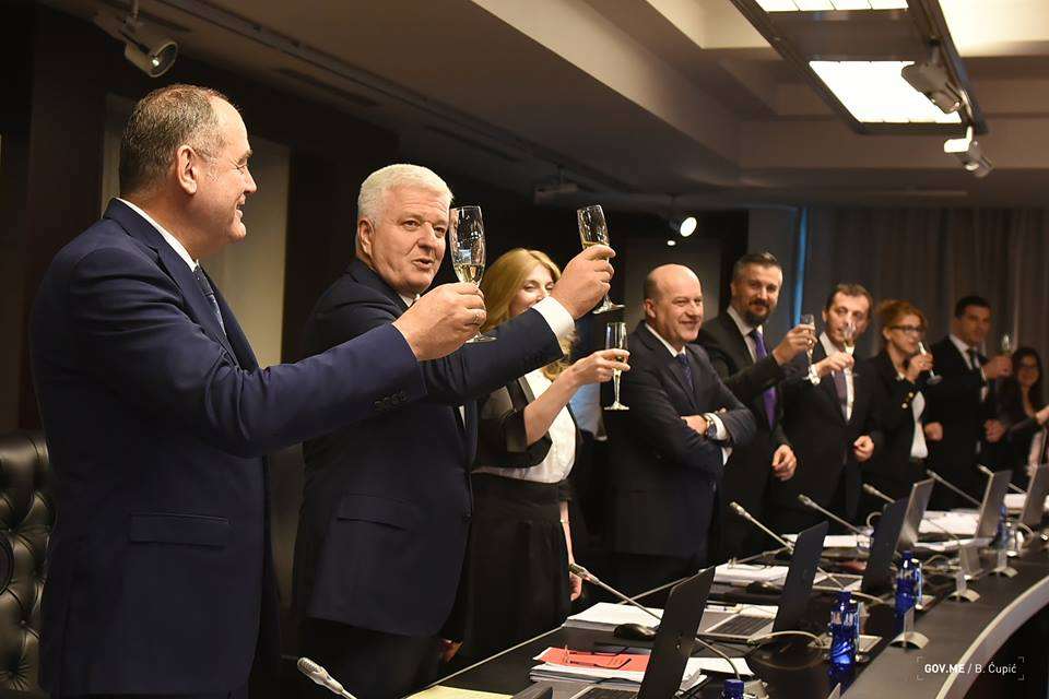 Borba otkriva imovinu pojedinih “siromašnih” funkcionera koje je država nagradila stanovima! (FOTO)