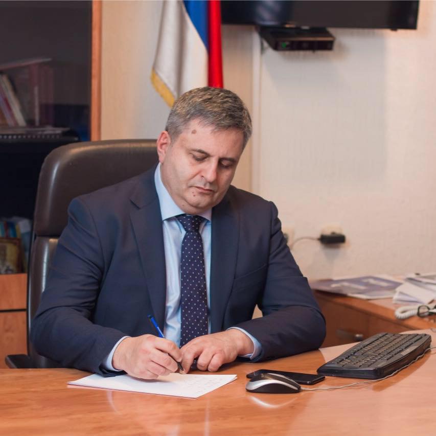 U laži su kratke noge: Poslanici Demokrata primili pune plate, uključujući i platu Alekse Bečića
