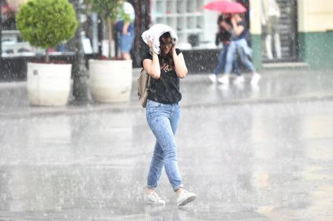 Temperatura do 33 stepena, moguća kratkrotrajna kiša i grmljavina