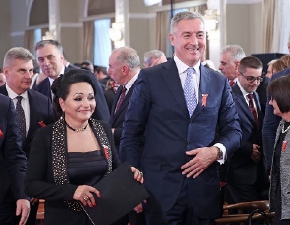 Borba uskoro objavljuje: Medenica po nalogu državnog funkcionera potpisala dokument da nije bilo malverzacija u Telekomu!