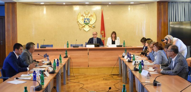 Demokratama nijesu ukinuta primanja: Odložena rasprava za smanjenje plata