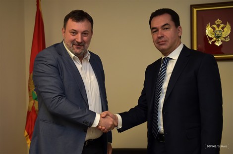 Laži Komisije koju je formirao režim: Krađu cipela stavili kao napad na novinara!