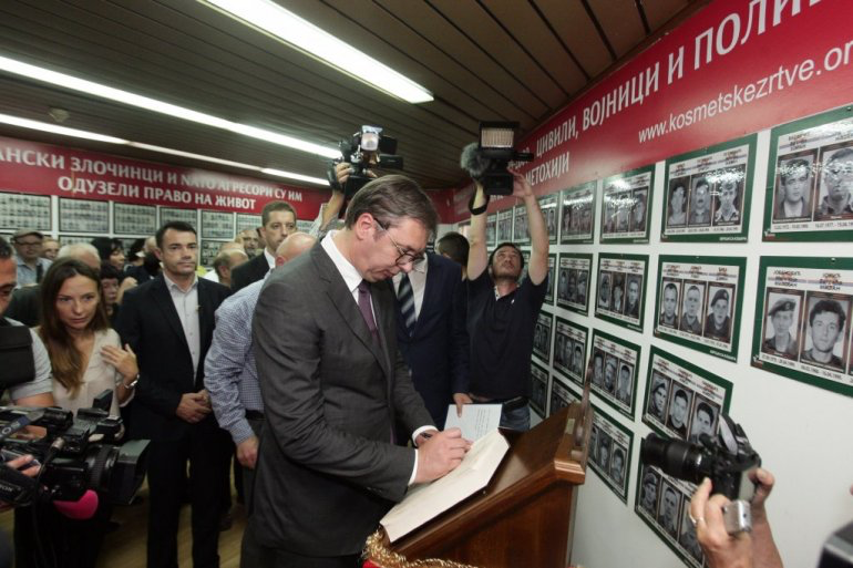Vučić sa porodicama kidnapovanih i ubijenih: Borićemo se da pronađemo sve nestale osobe na Kosovu
