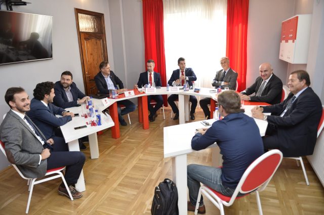 SDP i Demokrate za istim stolom: Na sastanku nema DF-a, SNP-a, Ujedinjene, Radničke partije i Posebnog kluba!