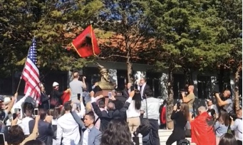 Režim ni da zucne: Država ćuti dok se vijore albanske i američke zastave u Zatrijepču!