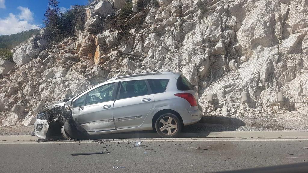 Udes na putu ka Budvi: Dvije osobe teže povrijeđene