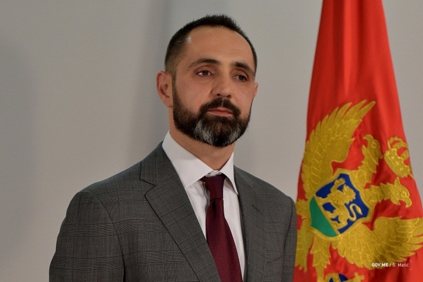 Skandal: Podnio ostavku u petak, a juče u Londonu izigravao ministra!
