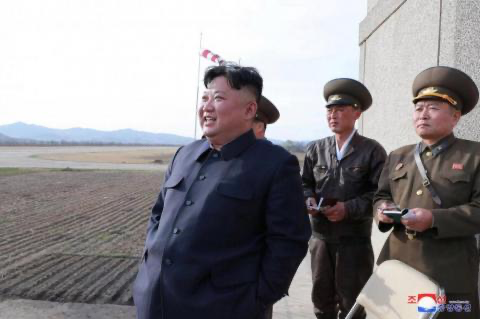 Kim Džong Un nadgledao probu novog bacača raketa