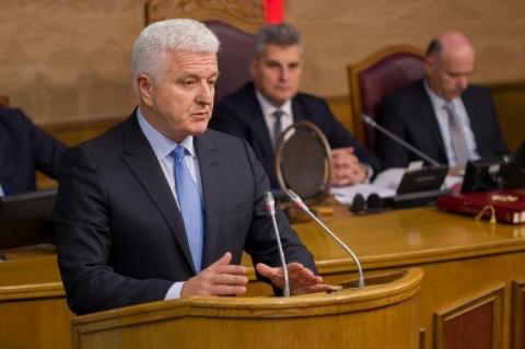 Premijer odgovara na poslanička pitanja