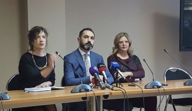 Intimizacija javnosti: Ministri i pomoćnici ili kada Rina ljubi Pavla