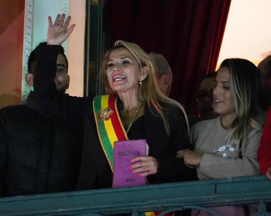 Senatorka sama sebe proglasila prelaznom predsjednicom Bolivije