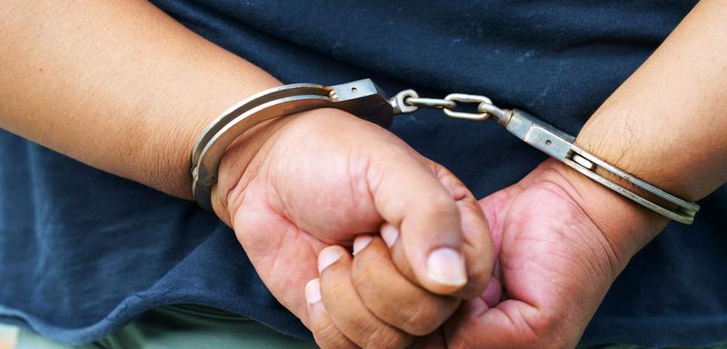 Uhapšeno 12 osoba, među njima i dva policajca