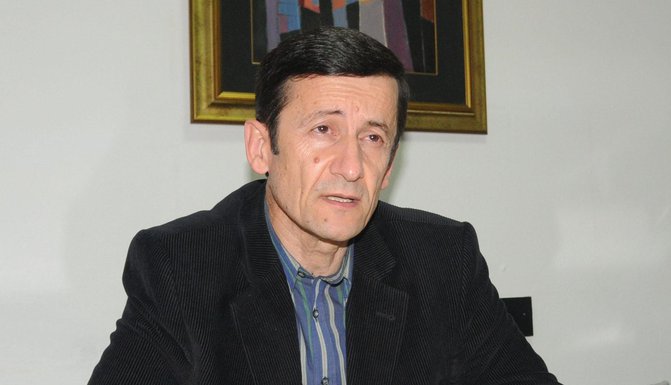 REŽIMSKA FARSA I LISICE NA RUKAMA POSLANIKA!