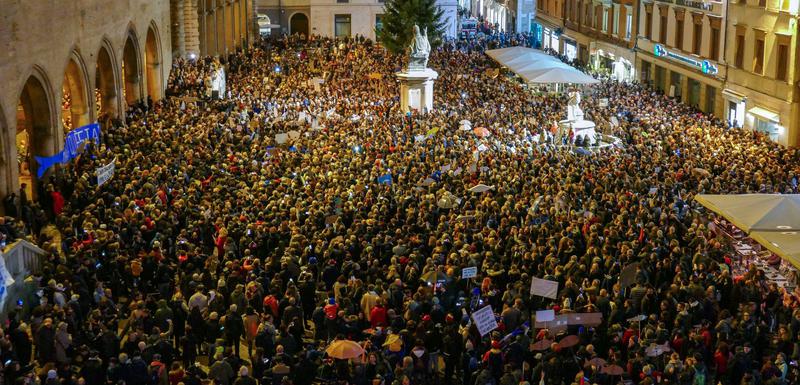Italija: Nekoliko desetina hiljada ljudi na skupu protiv Matea Salvinija