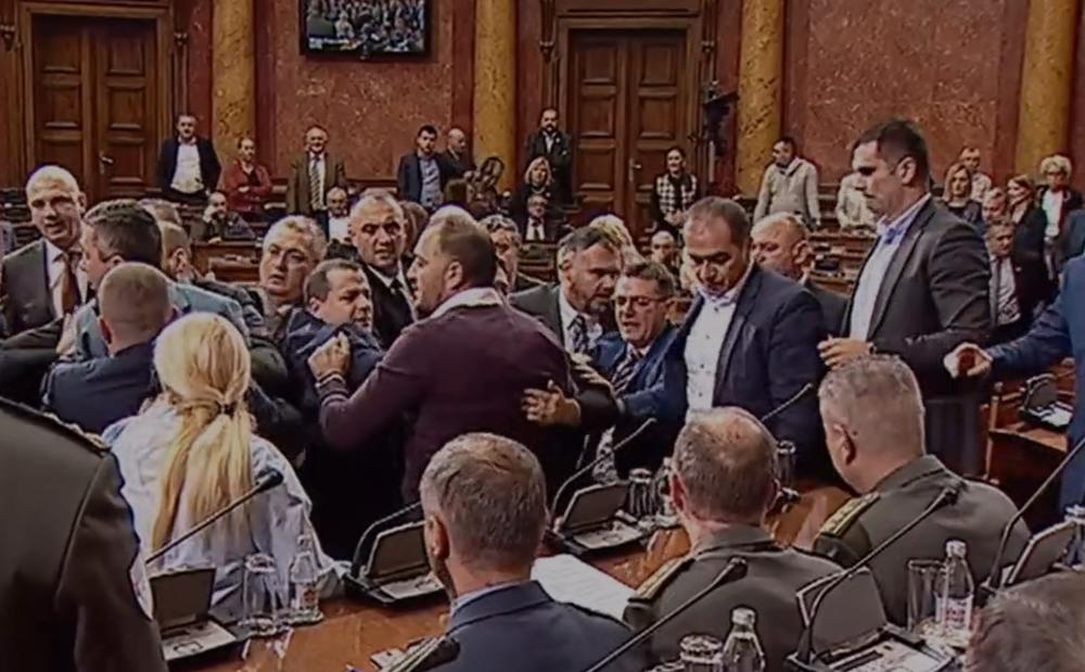 Haos u Skupštini Srbije zbog dešavanja u Crnoj Gori