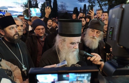 Vladika Joanikije dao blagoslov: Narod i sveštenstvo ostaju na barikadama!