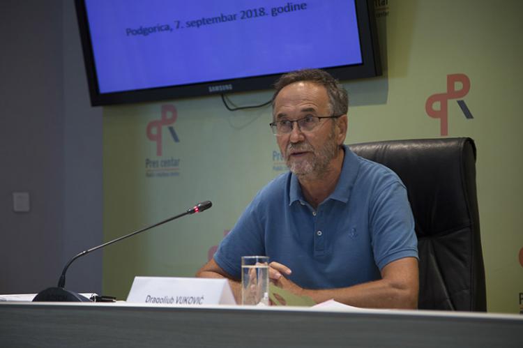 Vuković: Suludo je stavljati lisice nekome ko ne pruža otpor i spreman je da razgovara