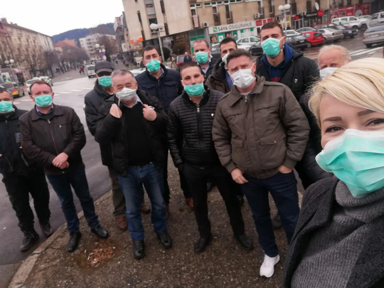 Akcija grupe građana u Beranama: Mila dočekali sa medicinskim maskama!