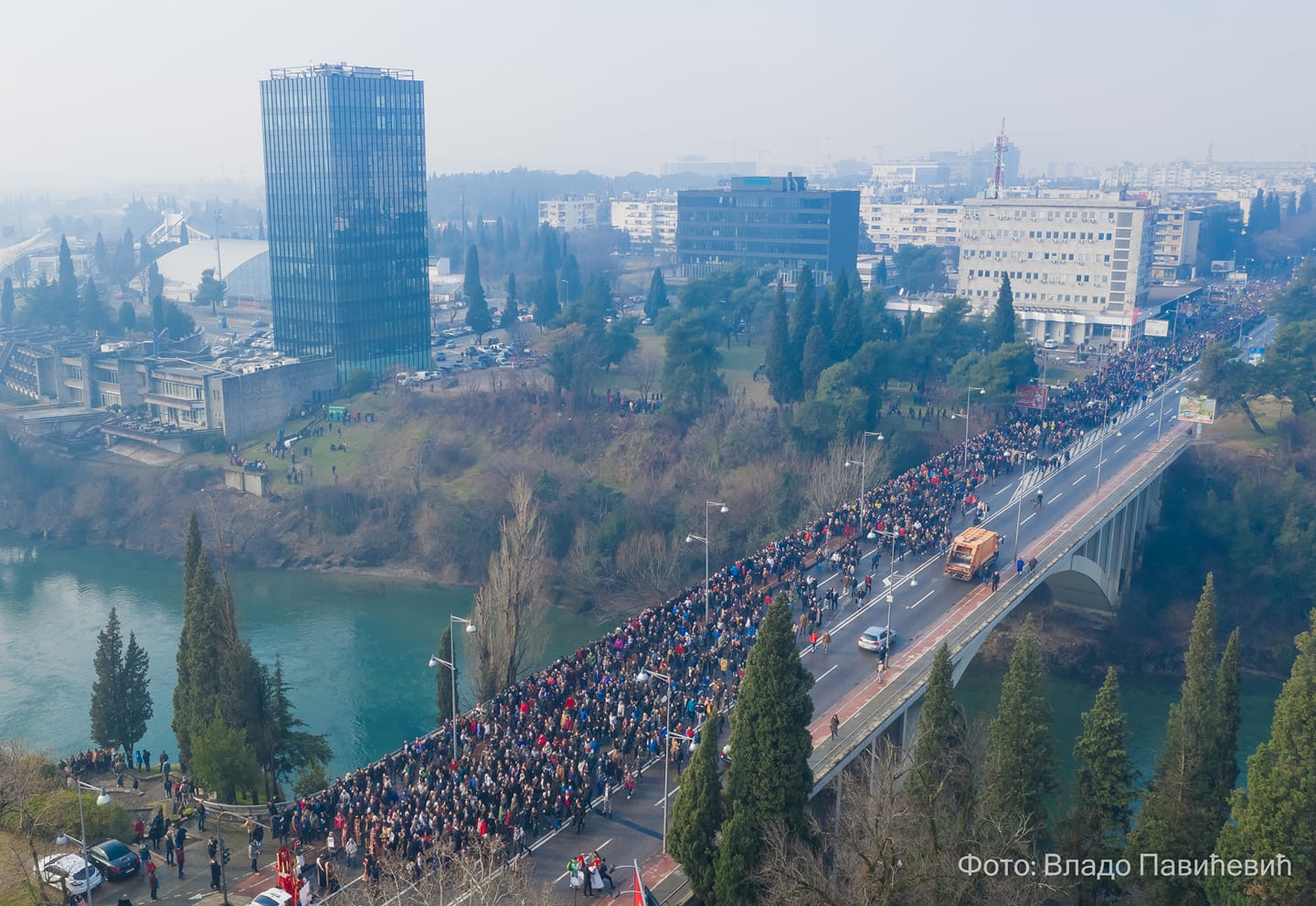 Ekskluzivni snimak portala Borba: Desetine hiljada ljudi u Podgorici!