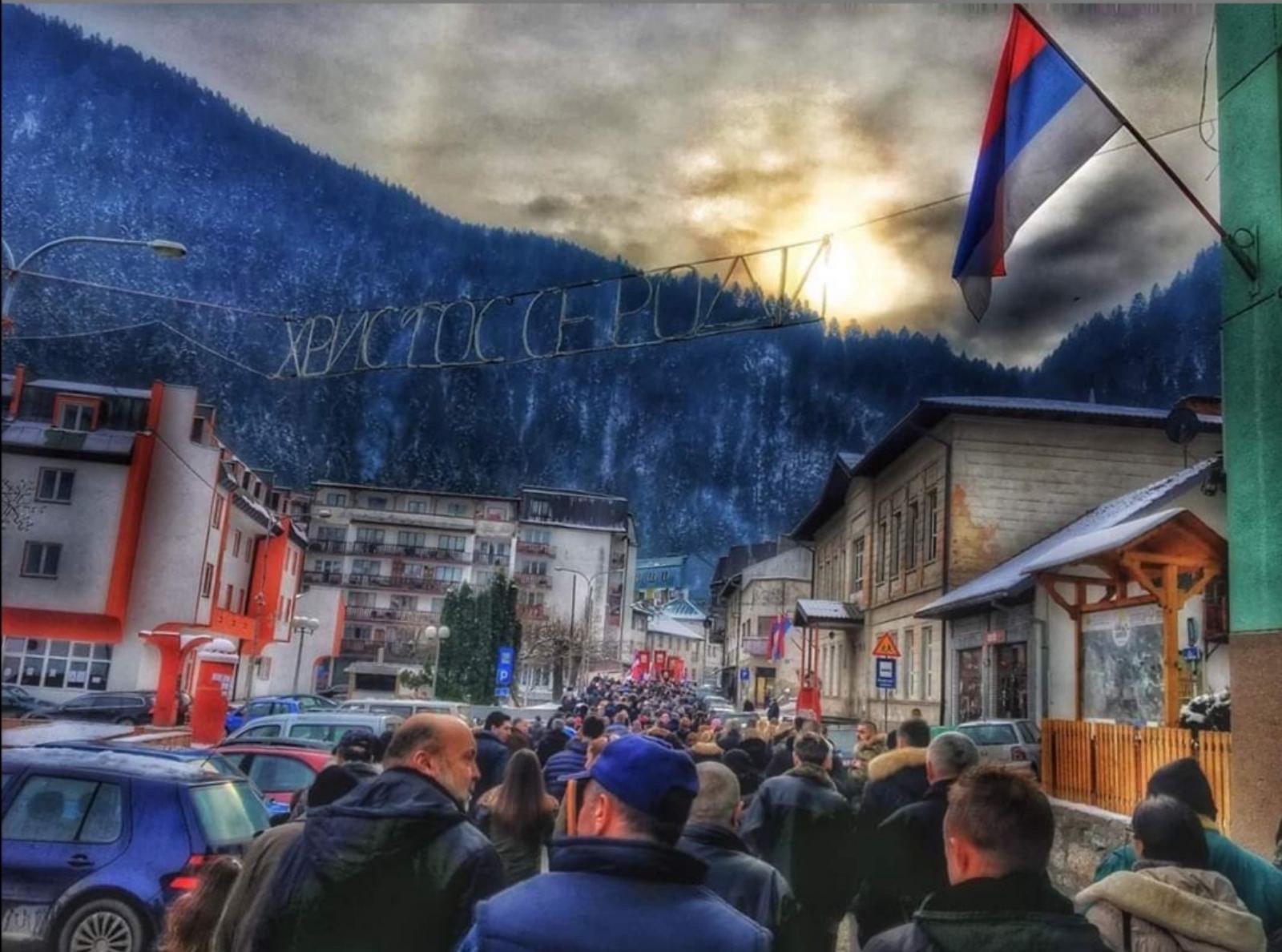 Čajniče na nogama: Narod izašao na ulicu da podrži braću u Crnoj Gori! (FOTO)