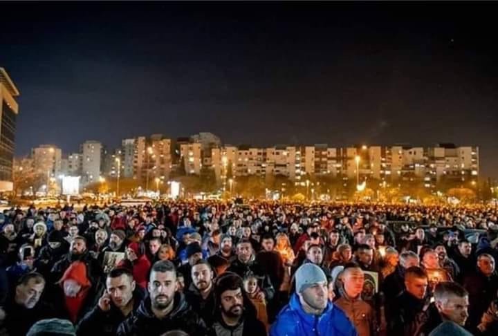 Crna Gora i noćas na nogama: Blizu 100.000 građana ikonama i svijećama brane svetinje!