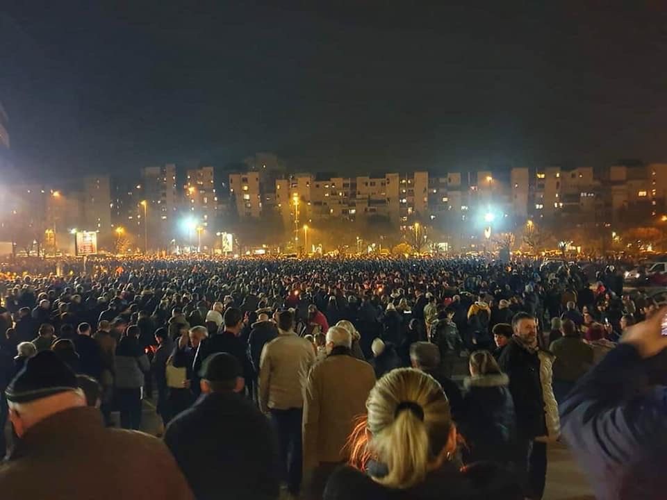 Crna Gora i noćas na nogama: Mitropolit Amfilohije poručio ili da padne Zakon ili vlada!