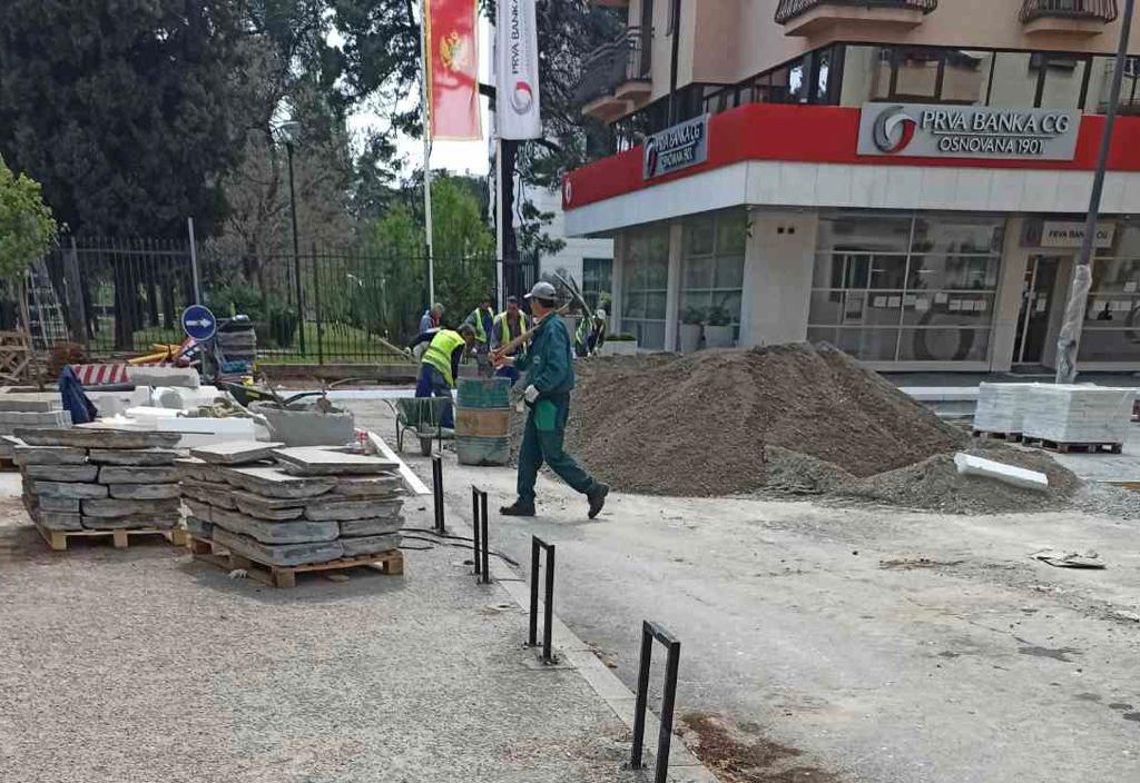 DF: Prva familija zida zgrade po Crnoj Gori, a Crkva i vjernici se progone!