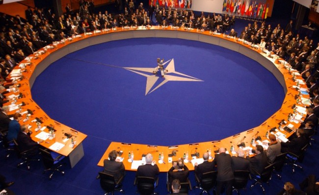 Moždana smrt i nacionalni interes: Deset razloga da NATO više ne postoji!