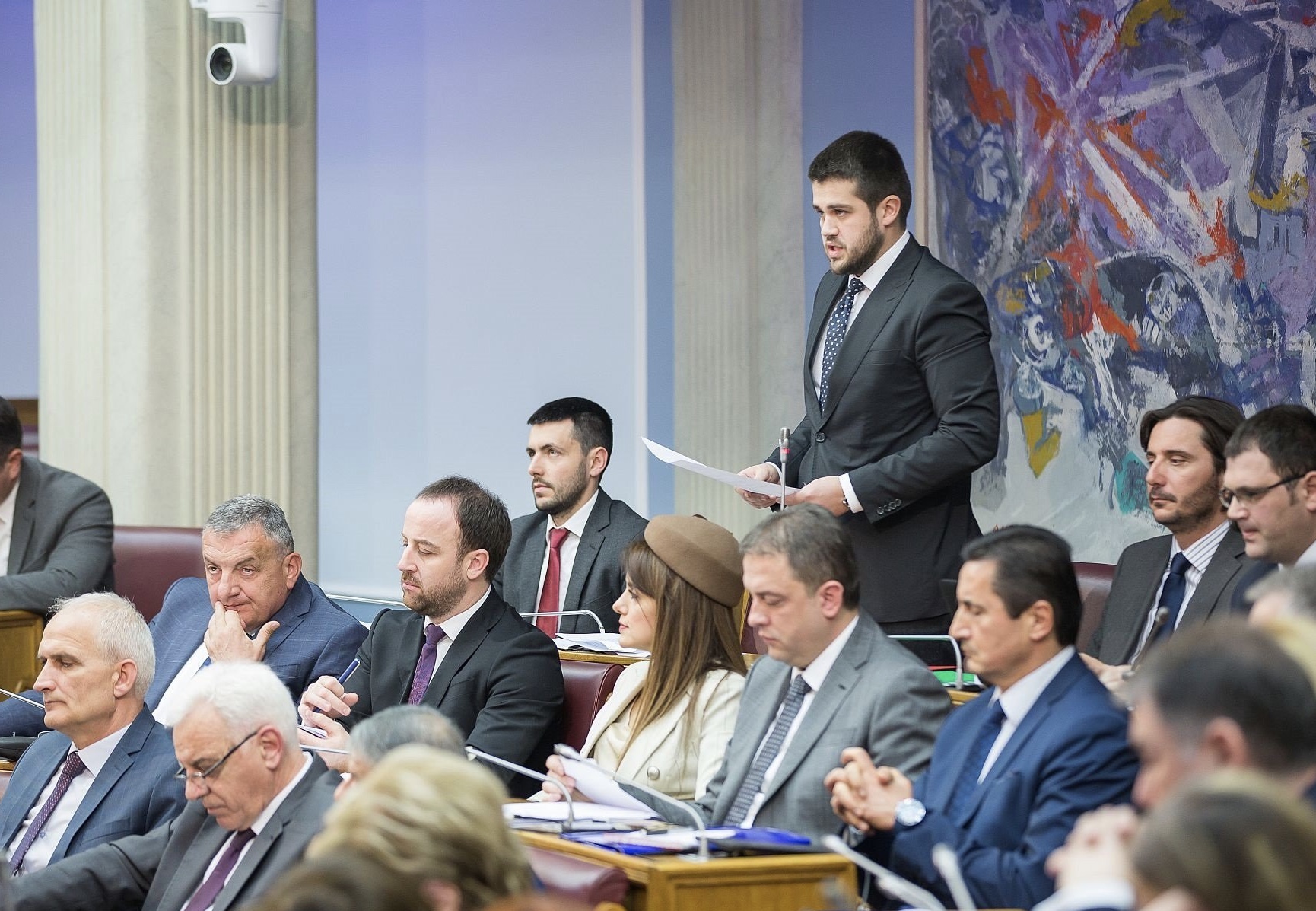 Ljekarima plate ispod 600 evra: Mladim DPS lavovima mjesečena primanja preko 1.500 evra!