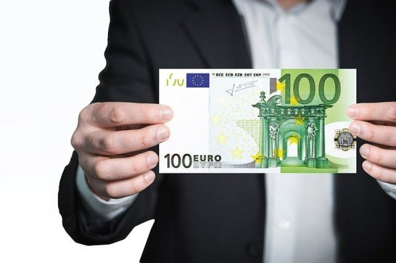 Više od milion ljudi se prijavilo za 100 evra u prva četiri sata!