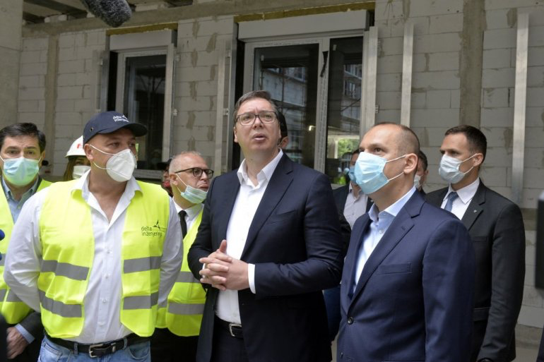 Vučić obišao radove na rekonstrukciji KCS: 43 miliona evra smo uložili, za 2 godine biće gotov objekat