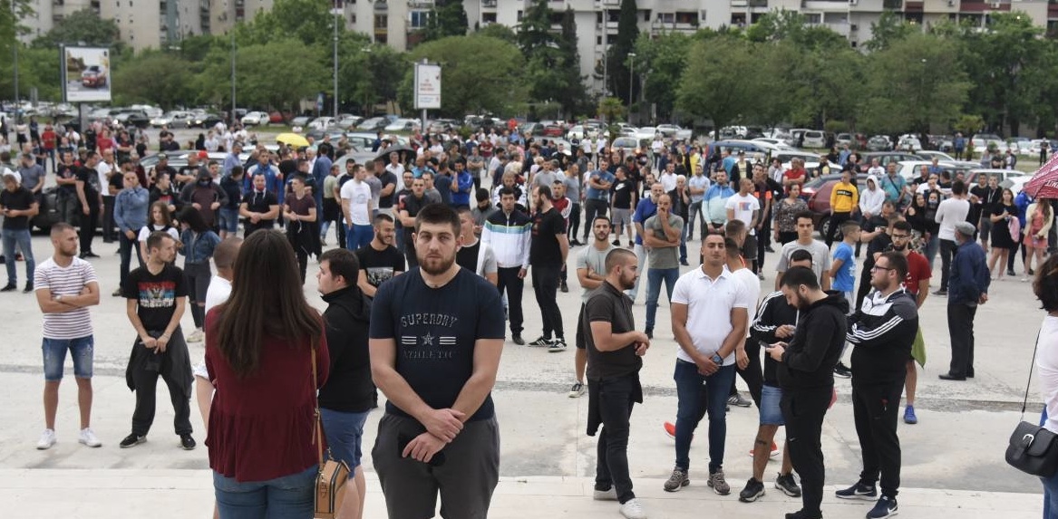Okupljanja širom Crne Gore: Vjernici protestvuju zbog hapšenja vladike i sveštenika!
