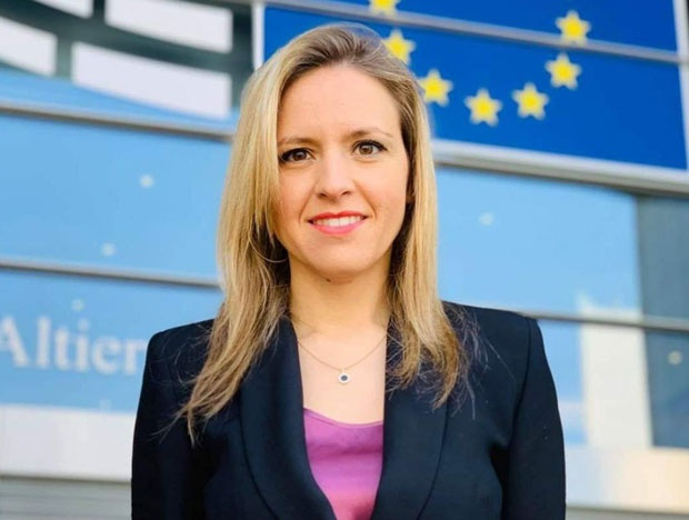 Italijanska poslanica: EU Srbima na KiM nudi fraze umesto zaštite, pale im kuće, pljačkaju imanja…