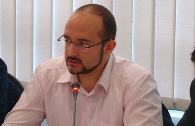 Pejak: Ova vlast vidi da joj ističe rok i ubaca zadnje adute u igru – NACIONALNE sukobe!