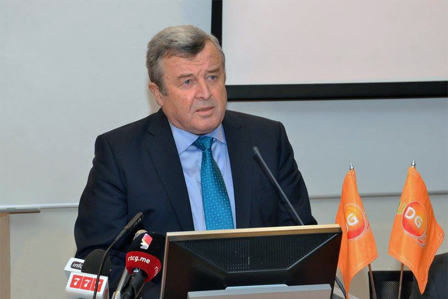 Za ljekare i profesore nema para: Milov ortak Veselin Vukotić godišnje prema preko 102.000 evra!