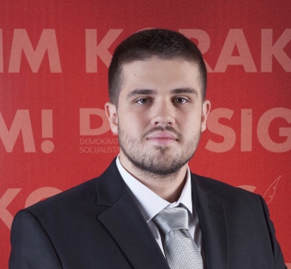 Nikolić (DPS): Povećaćemo plate ljekarima sledeće godine za tri posto