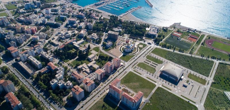 Human gest sveštenika SPC: Ponudio da plati kaznu mladiću koji ga je napao
