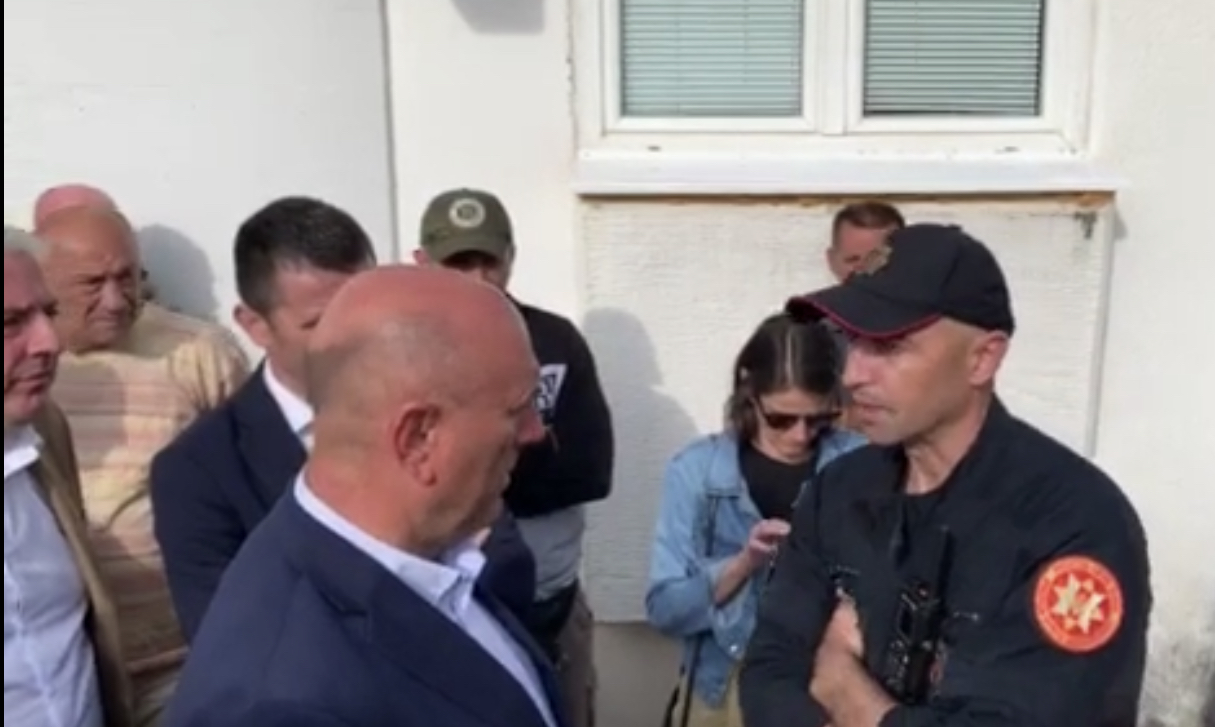 Carević i Radović pozvali građane da se raziđu: Dobili smo riječ od policije da niko neće ući u Opštinu