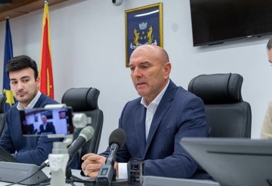 Frka u Budvi: Legalno rukovodstvo probilo kordon, Carević ponovo u fotelji gradonačelnika! (VIDEO)