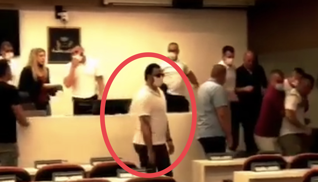 Ko sve “brani” Budvu od narodne volje: Čuvar tekovina DPS-a veliča Mila i Hitlera i juriša na odbornika DF-a Đorđa Vujovića! (FOTO)
