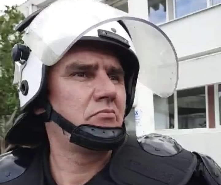 Nakon dešavanja u Budvi: Službenik Interventne jedinice iz Bara napustio policiju i vratio uniformu!