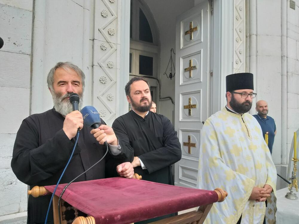 Protojerej Todorović: Oko 60 nikšićkih ljekara pristustvuje litiji