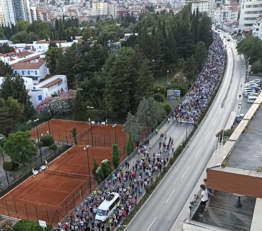 I Budva na nogama: Hiljade građana na litiji!