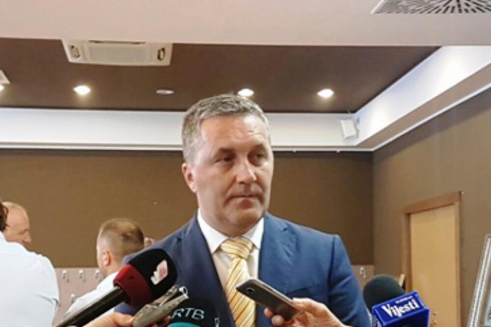 Odbornik DF-a: Prijetio mi je suprug odbornice DPS-a!