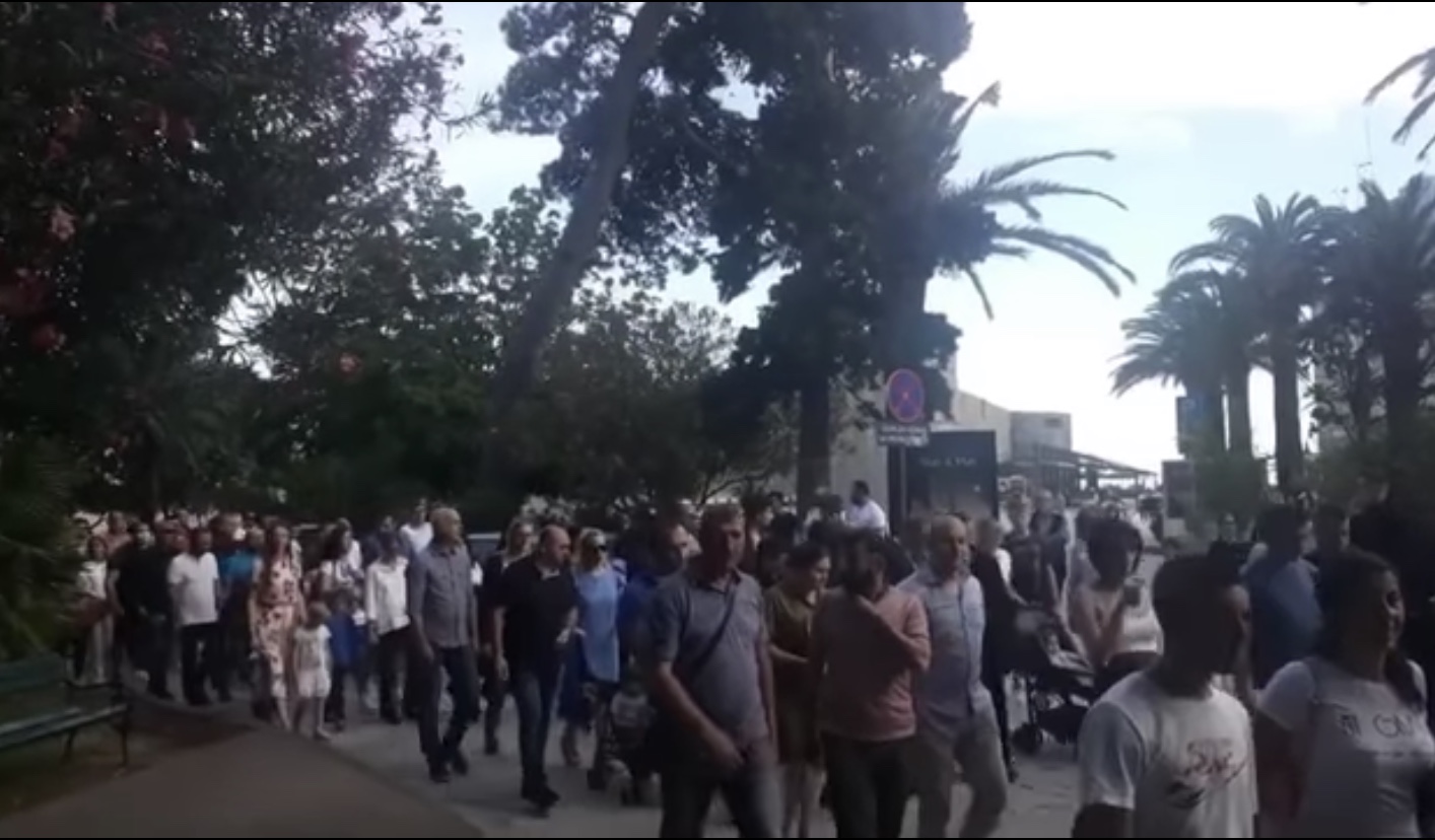 Velika litija u Budvi, među vjernim narodom i gradonačelnik Bato Carević