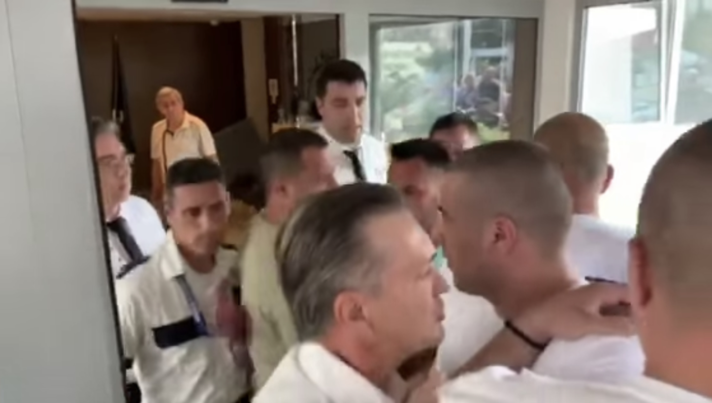 DF i Demokrate poručili Bulatoviću: “Krvave su ti ruke, slugo mafije”! (VIDEO)