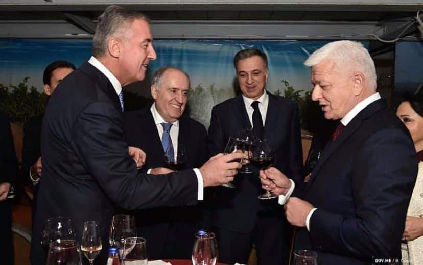 Fenomen koji traje deceniju: DPS kad izgubi većinu, “ubijedi” odbornika opozicije da glasa za njih!