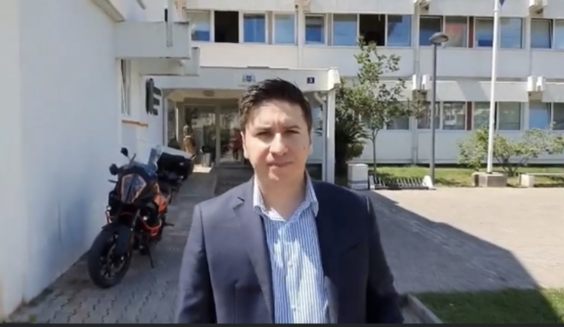 Dajković napravio performans u Budvi: Tražio Stevana Džakovića da ga za jedan evro otkupi od Mila Đukanovića! (VIDEO)